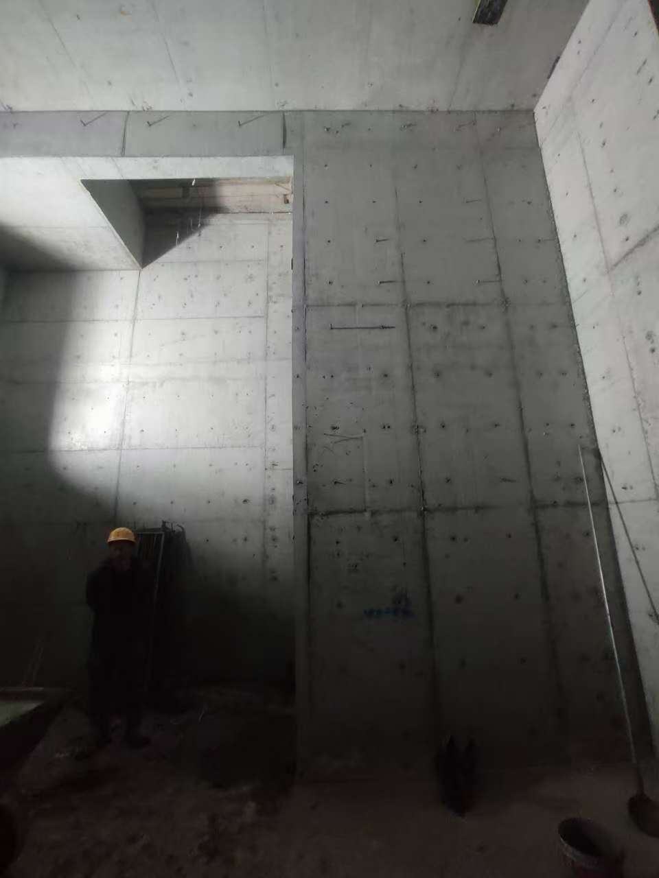 大冶墙上开槽钢筋断了有影响吗